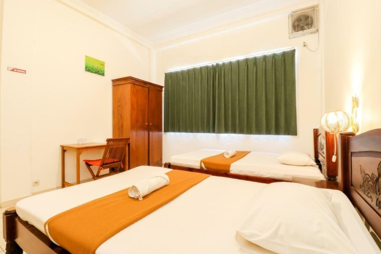 Palmyra Hostel Malang Exteriér fotografie